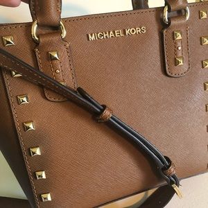 ✨ Michael Kors Sandrine Small Satchel Crossbody✨